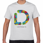 鮮やかなデザインをプリントした制作会社のオリジナルTシャツ