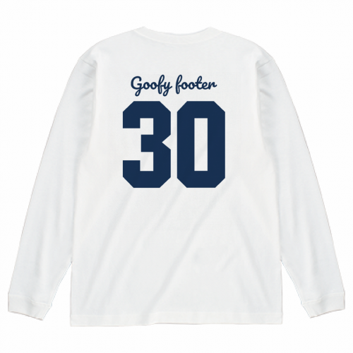 チーム名と背番号をプリントしたオリジナルの長袖Tシャツ