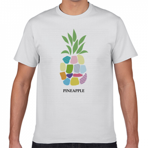 カラフルなパイナップルのプリントTシャツ