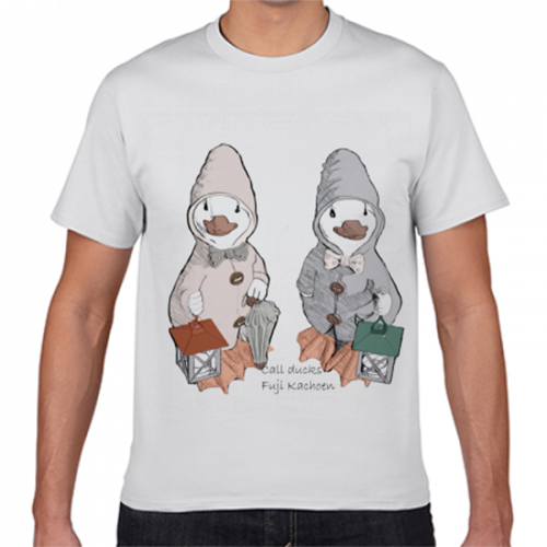 あひるのキャラクターを大きくプリントしたオリジナルTシャツ