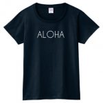 シンプル＆クールなALOHAロゴプリントTシャツ