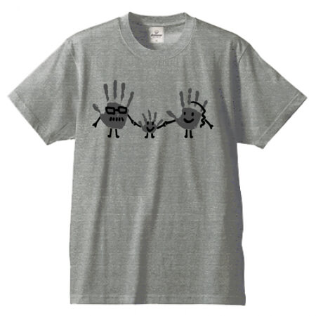 家族の手形でオリジナルTシャツを作成