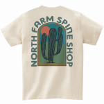 お店のロゴが大きく入ったバックプリントのスタッフTシャツ