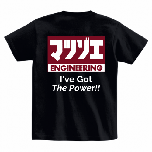 会社の名前を大きくプリントしたオリジナルTシャツ