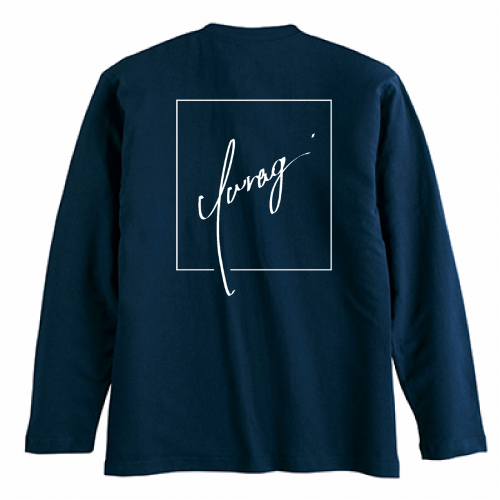 おしゃれなロゴを背中にプリントしたオリジナルの長袖Tシャツ